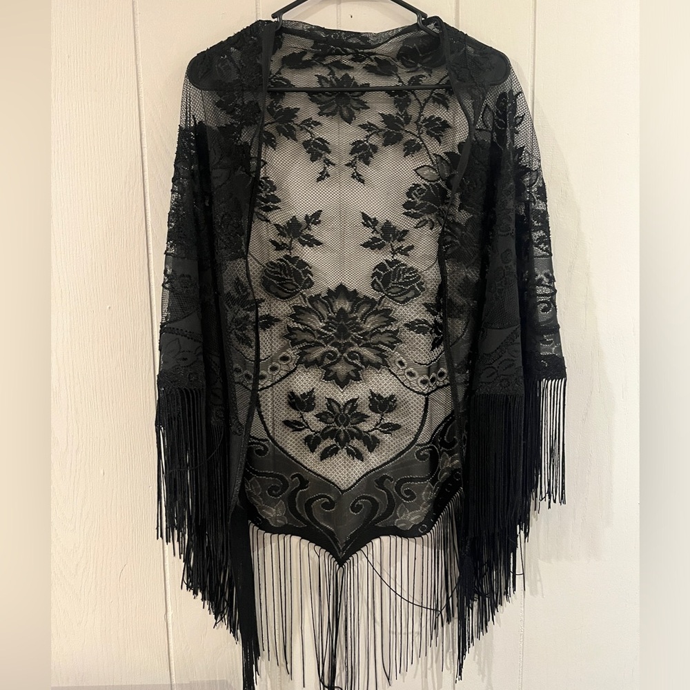 Fringe shawl black velvet lace